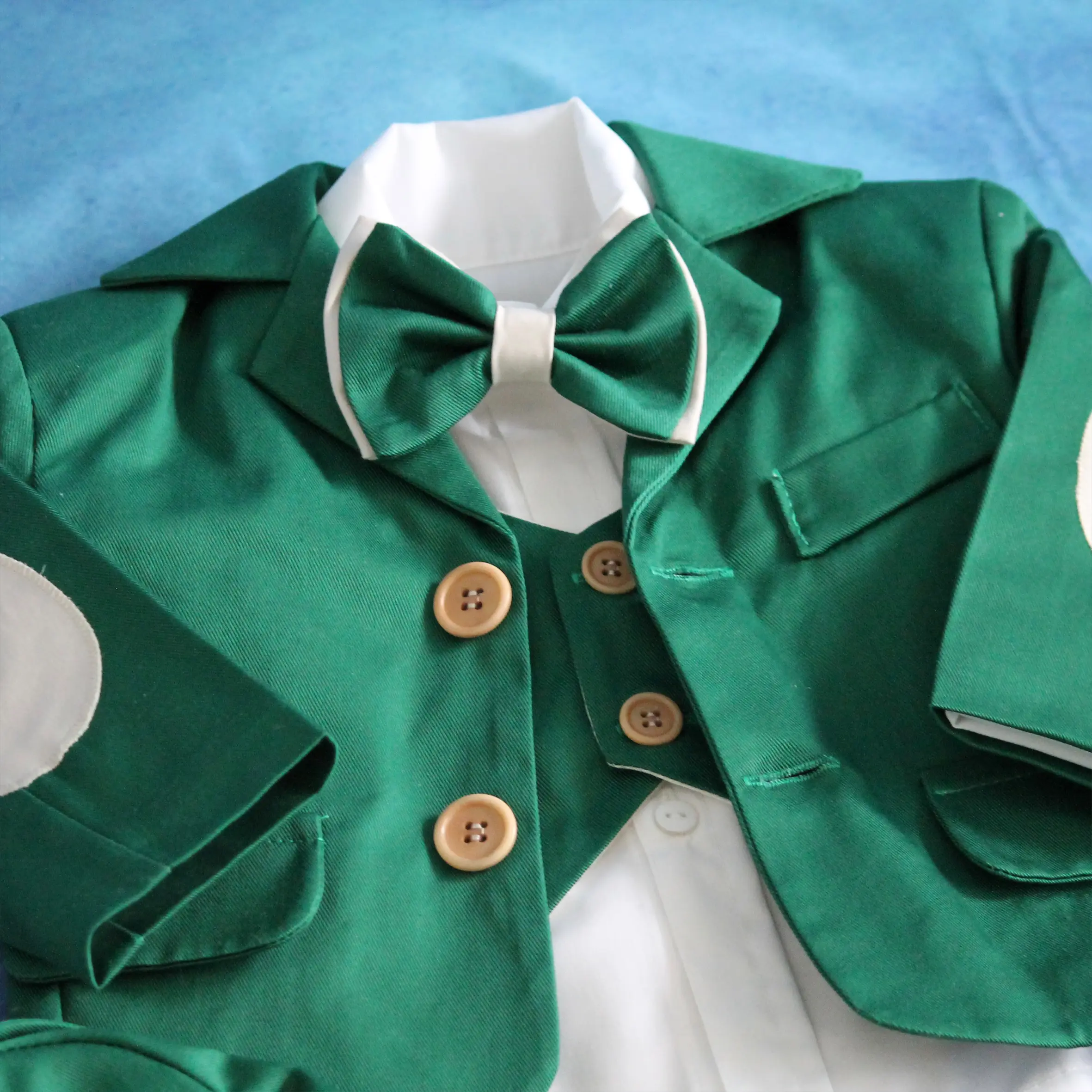 costum botez gabriel verde papion